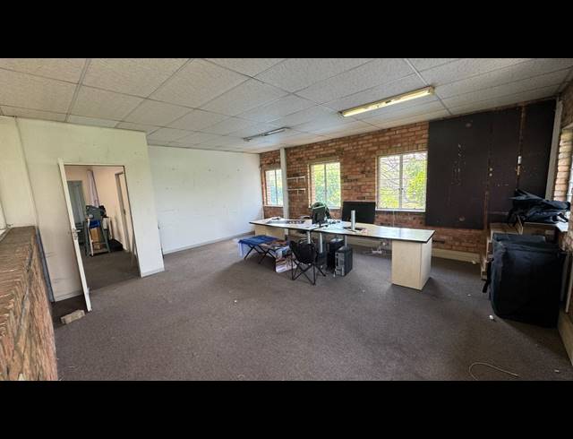 1,000M² WAREHOUSE FOR SALE IN EASTGATE